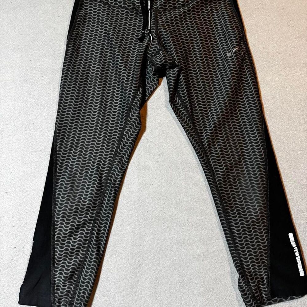Nike Women's Black and Grey Leggings